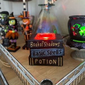 SCENTSY spellbook warmer